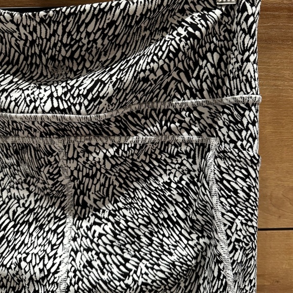 Athleta ultimate stash tight 7/8 - Picture 7 of 8